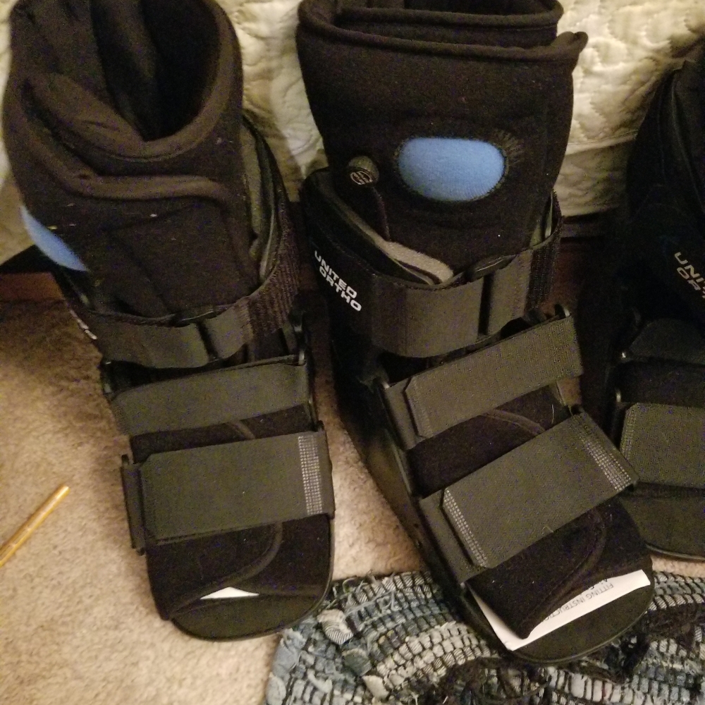 Boot for broken foot or toe